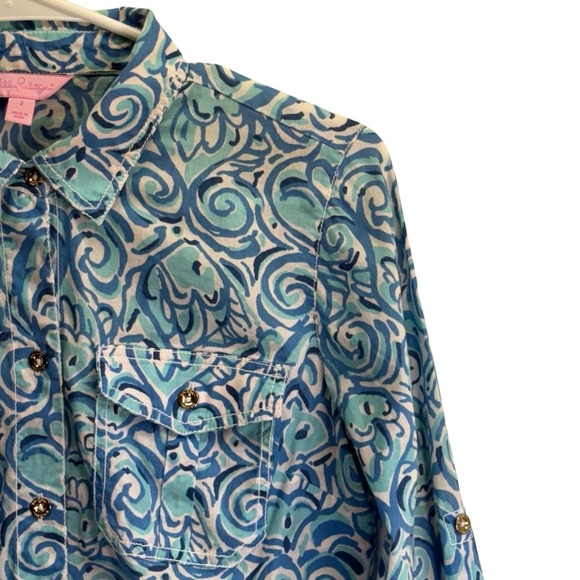 Lily Pulitzer Cruiser Blue Chasing Tail Button Up. Size 2 - Picture 6 of 16